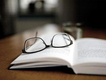 ¿Cómo seleccionar gafas de lectura bifocales?