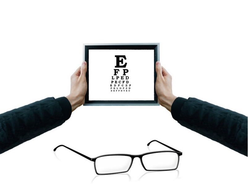 Obtenga sus gafas de lectura en Emma Optics