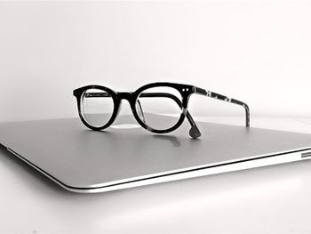 ¿Las gafas de lectura baratas dañan la vista?