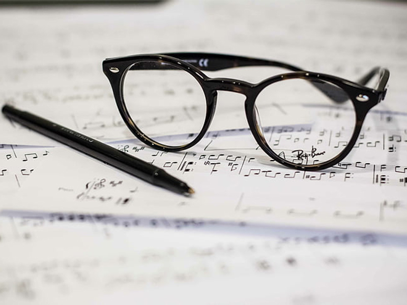 5 Los síntomas muestran que necesita lectura de gafas.